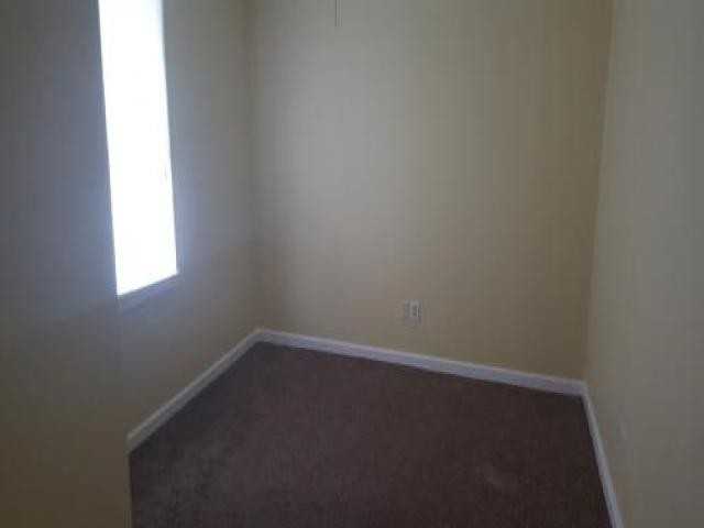 1571 Robert E Lee St - Photo 3 of 9