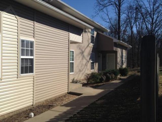 1401 Diuguid Dr - Photo 2 of 6