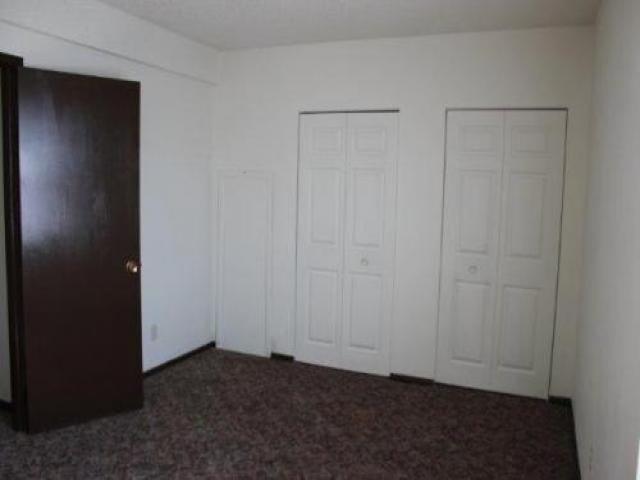 102 Cedar Ave - Photo 2 of 3