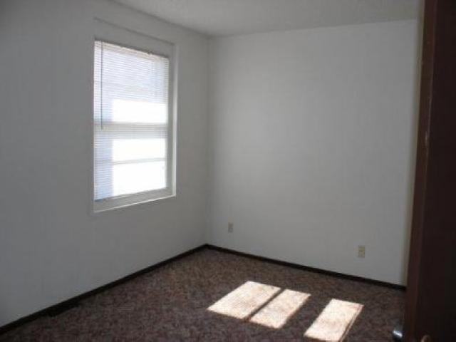 102 Cedar Ave - Photo 3 of 3