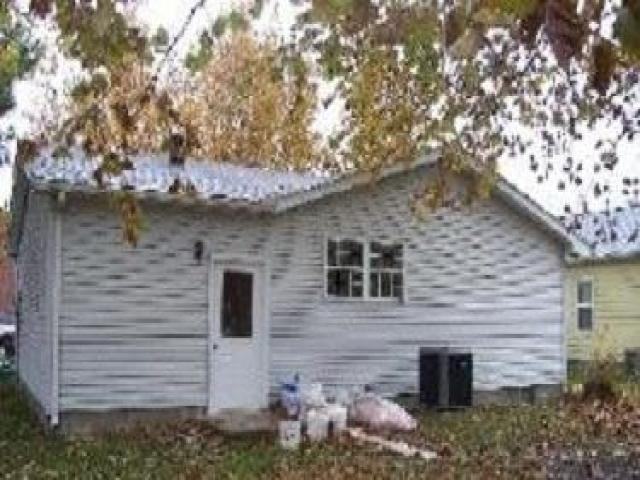 1105 E Boulevard St - Photo 3 of 6