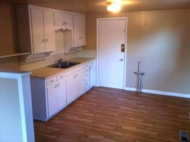 614 N Jones Ave - Photo 2 of 4