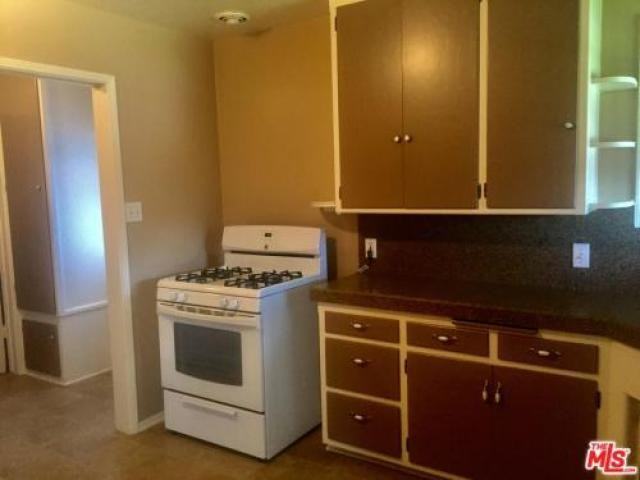 1134 N Avon St - Photo 3 of 9