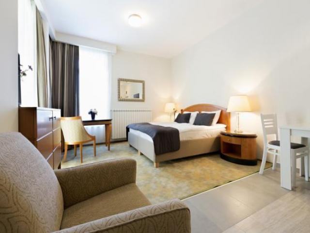 280 East Ave - Photo 2 of 7