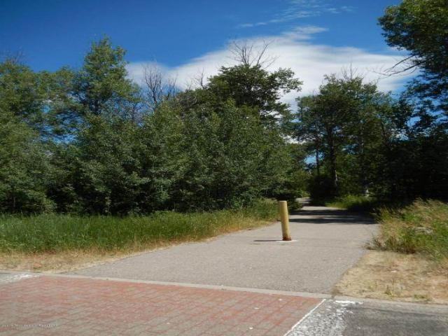 516 Douglas St - Photo 3 of 3