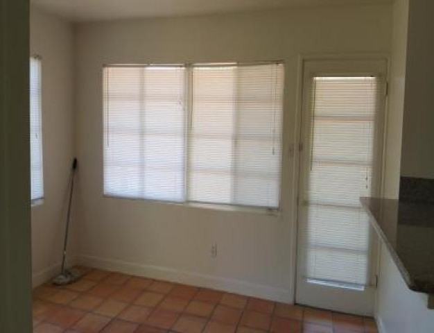 1013 1/2 Quincy St - Photo 2 of 3