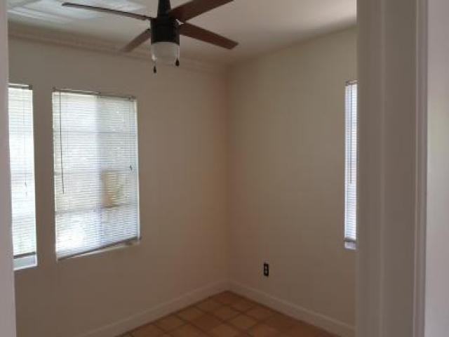 1013 1/2 Quincy St - Photo 3 of 3