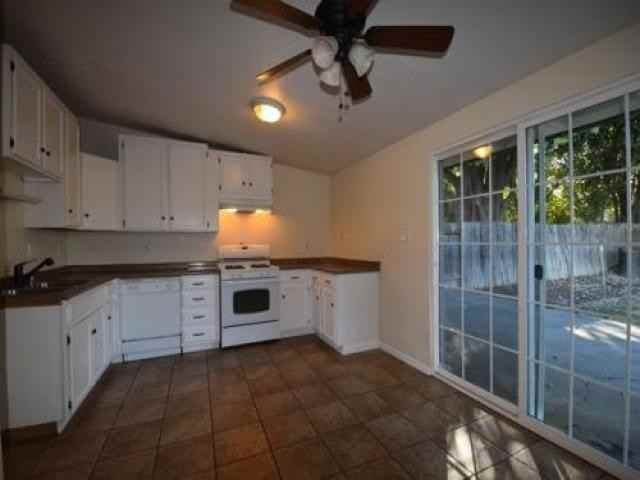 1113 Cummins Way - Photo 3 of 11