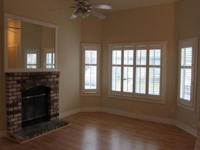 654 Country Ln - Photo 2 of 6