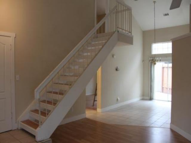 654 Country Ln - Photo 3 of 6