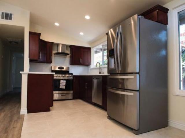 935 Lakewood Dr - Photo 2 of 6