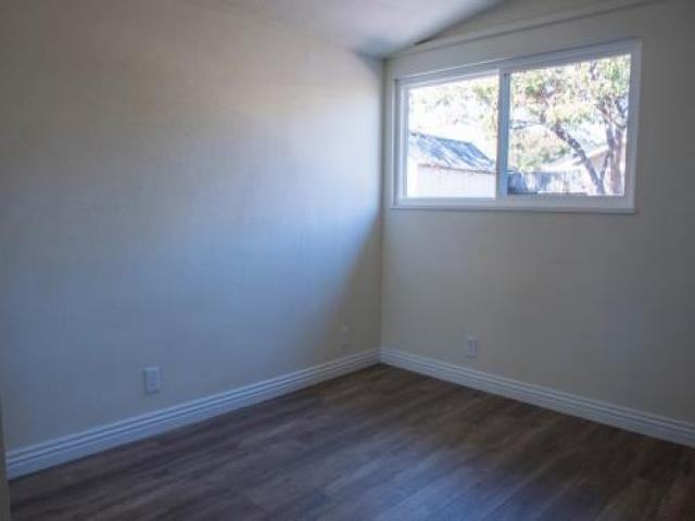 935 Lakewood Dr - Photo 3 of 6