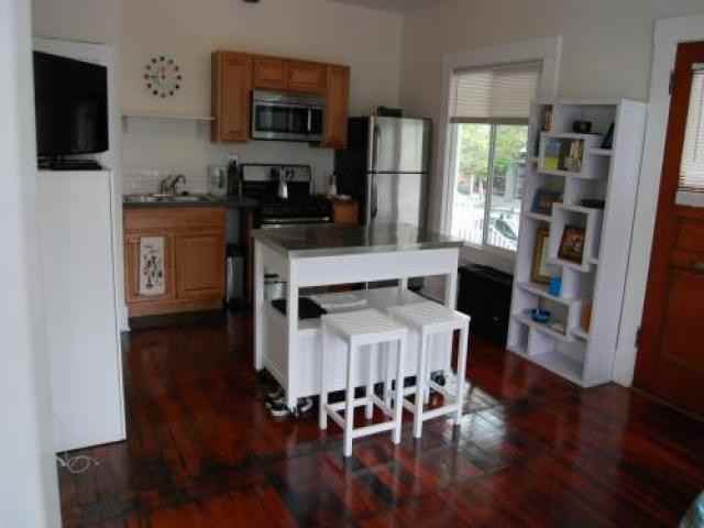 242 W Cedar St - Photo 3 of 5