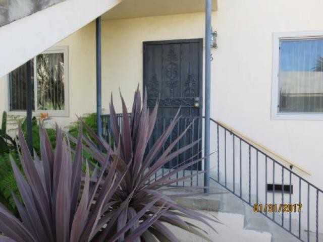 3066 Hawthorn St - Photo 2 of 11