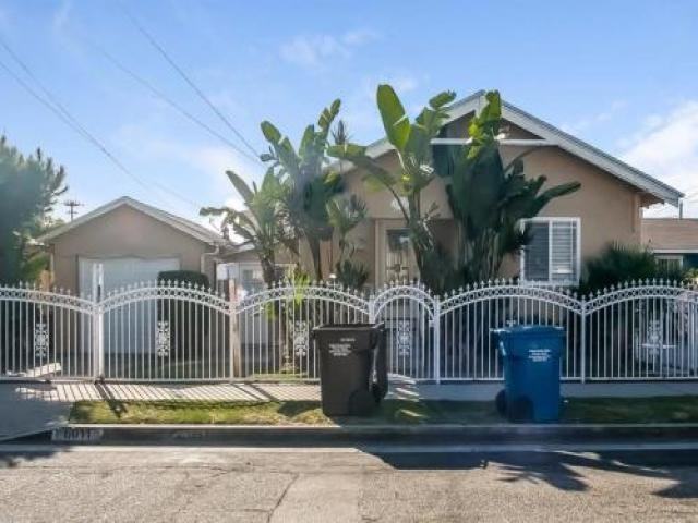 6011 Bear Ave - Photo 2 of 6