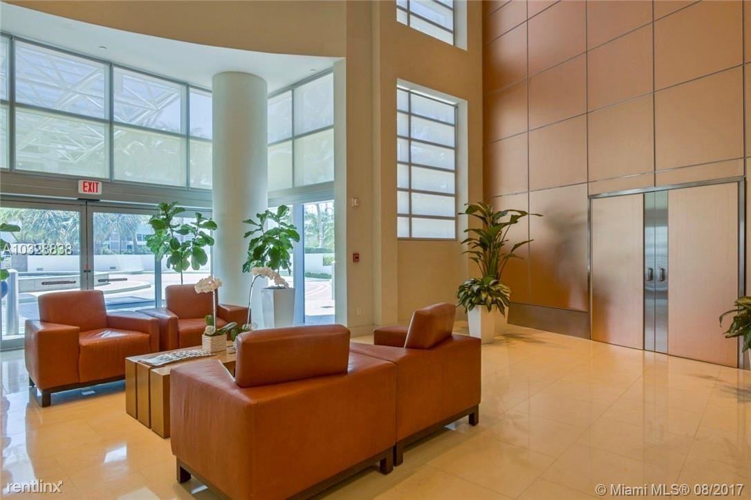 Diplomat Residences - Photo 2 of 7