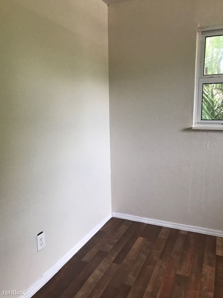 5536 A St - Photo 3 of 5