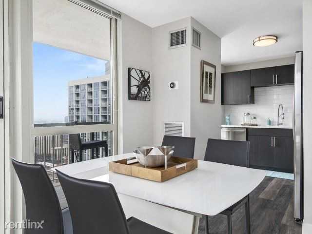 2 W Delaware Pl - Photo 2 of 7