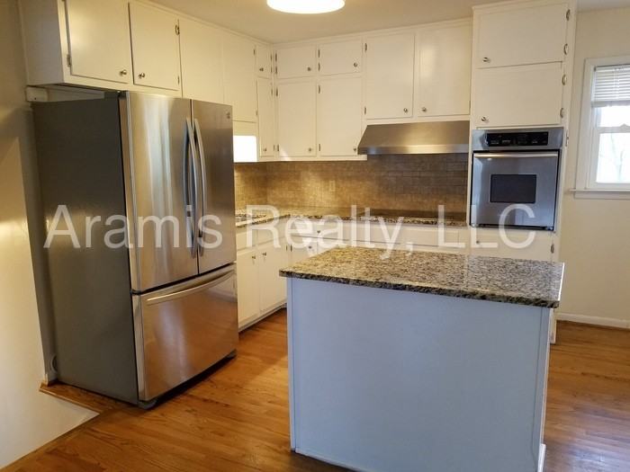 232 Forest Glen Cir - Photo 3 of 15