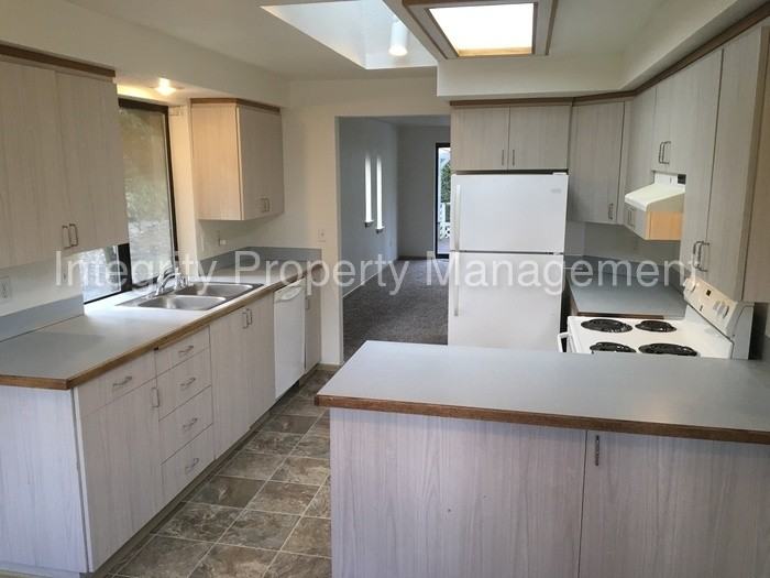 7318 20th Ave E - Photo 3 of 11