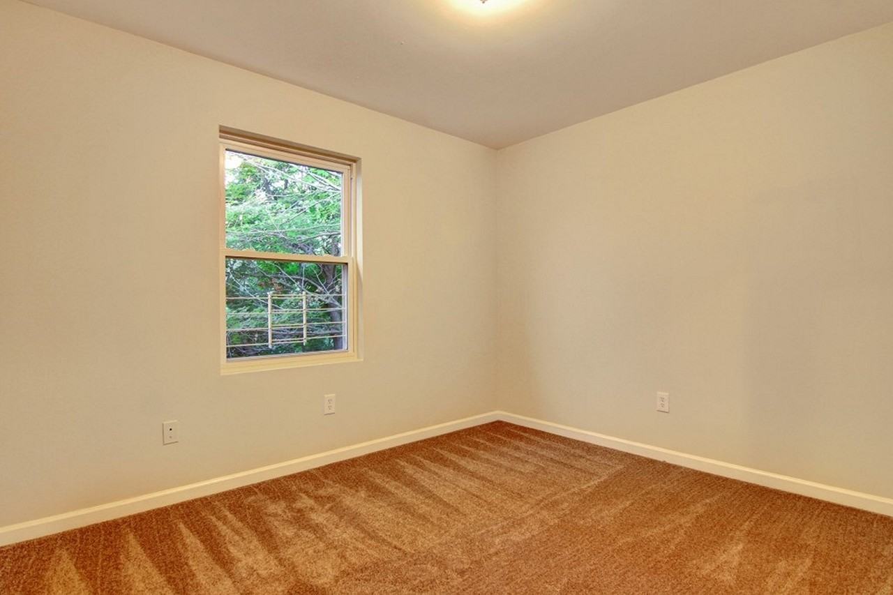 47 Gardner Ave - Photo 2 of 11