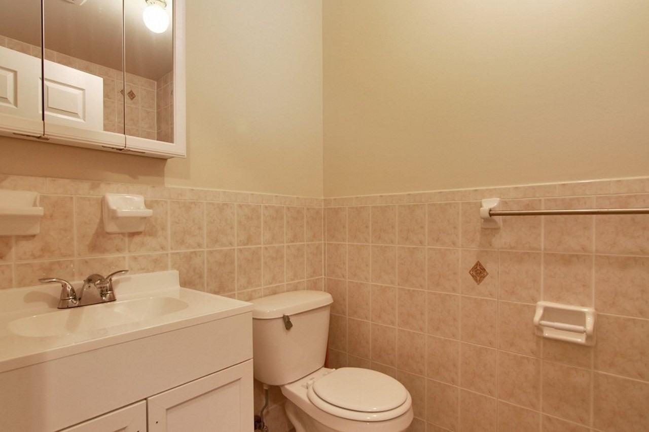 47 Gardner Ave - Photo 3 of 11