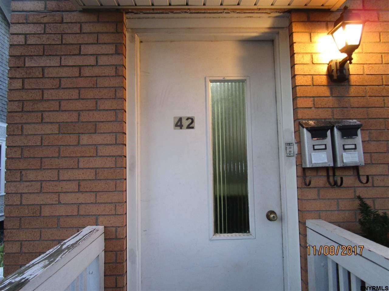 42 Terrace Ave - Photo 3 of 14