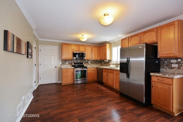 1057 Pattee Ave - Photo 2 of 15