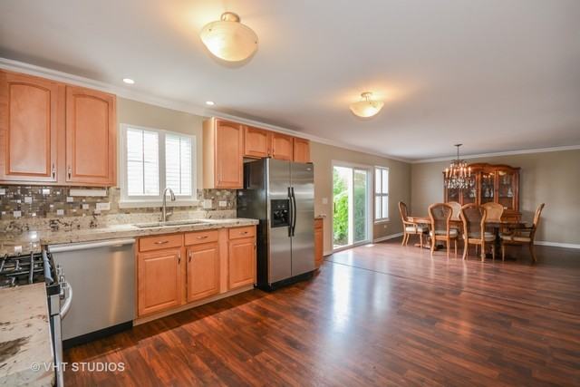 1057 Pattee Ave - Photo 3 of 15