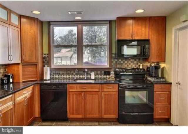 36 Royal Grant Way - Photo 3 of 6