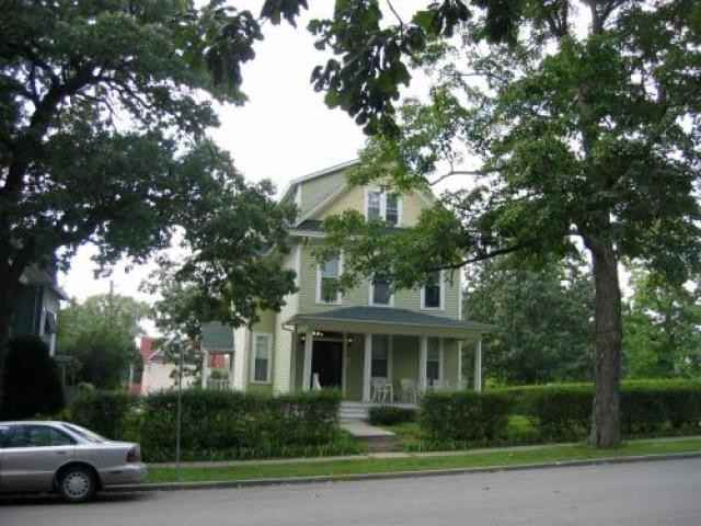 754 19th St - Photo 2 of 6