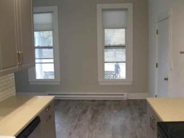 754 19th St - Photo 3 of 6