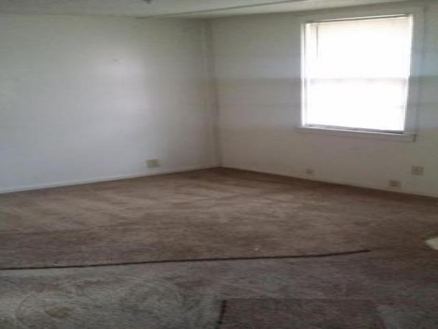 203 7th St - Photo 3 of 4