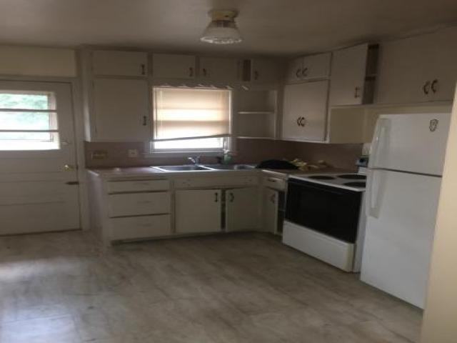 1311 N Emporia Ave - Photo 3 of 6