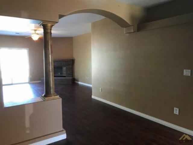 10100 Commodore Dr - Photo 2 of 6