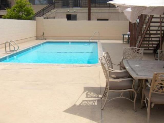 312 E Live Oak St - Photo 3 of 3