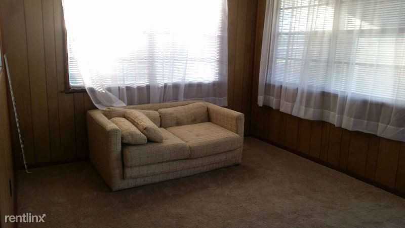 1102 NW 23rd Ln - Photo 3 of 6