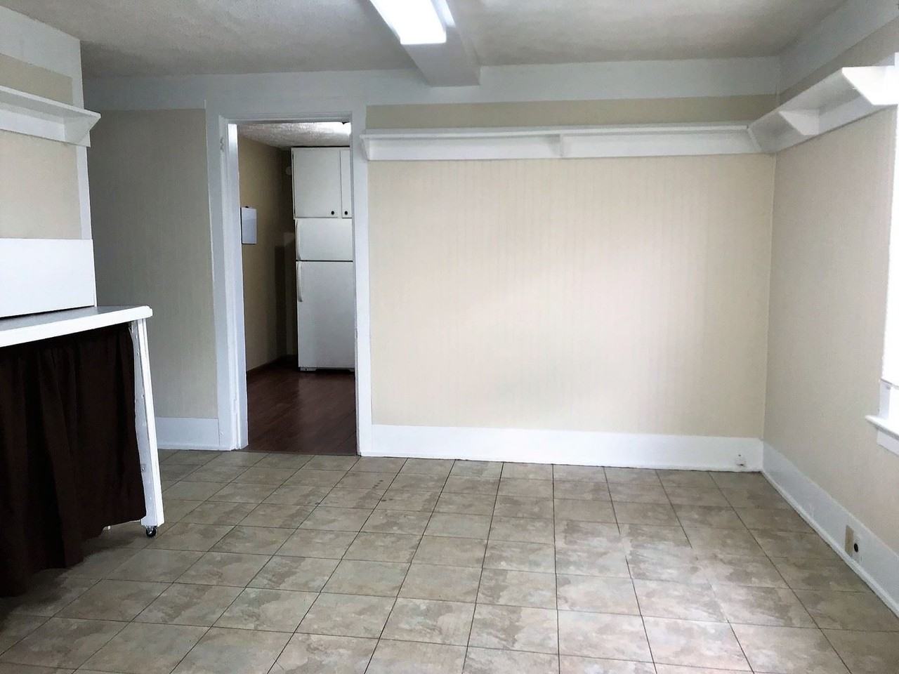 120 S Jackson St - Photo 3 of 14