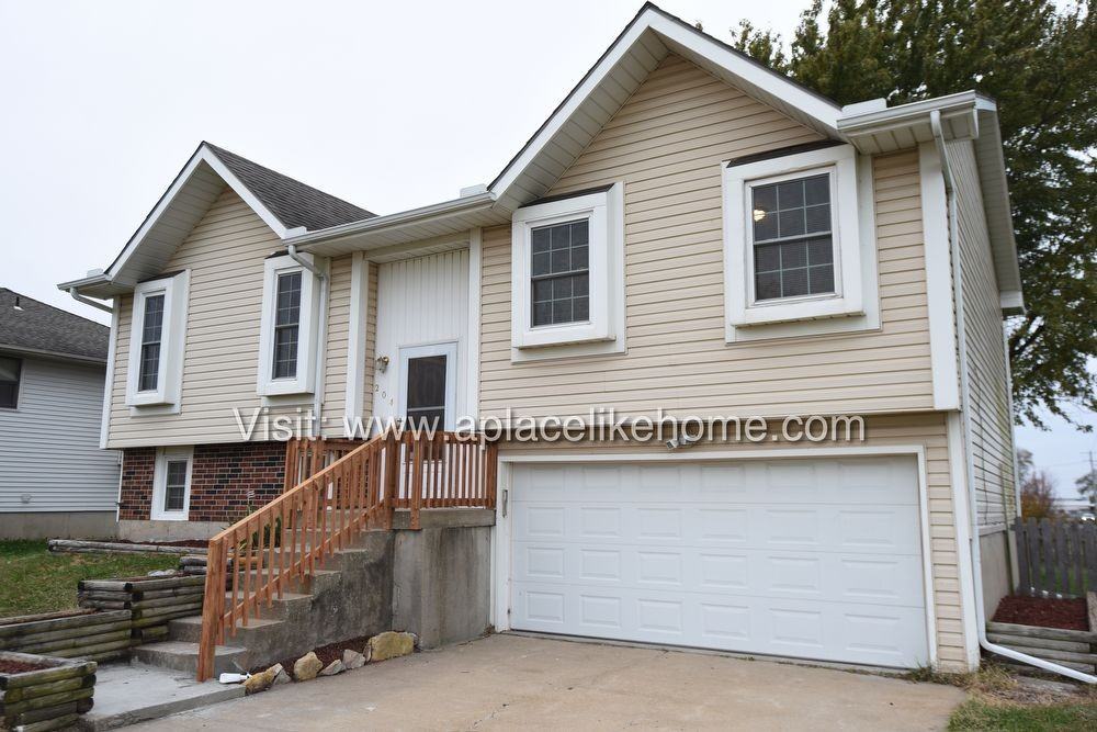 204 Bedford St - Photo 2 of 33