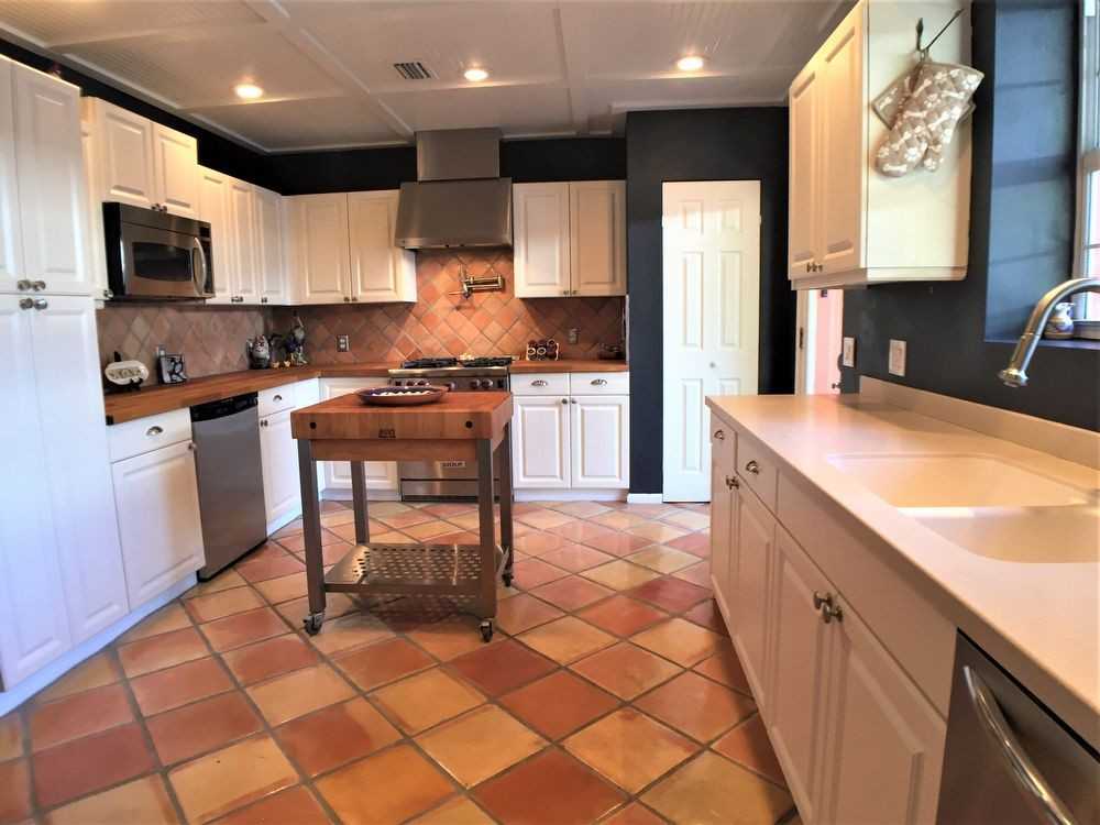 1850 Goldenrod St - Photo 2 of 17