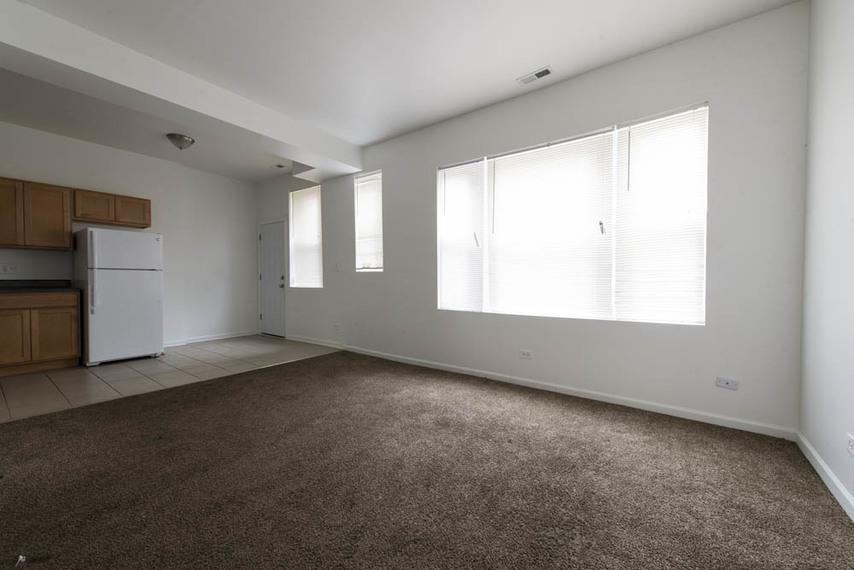 7056 S Eberhart Ave - Photo 3 of 7