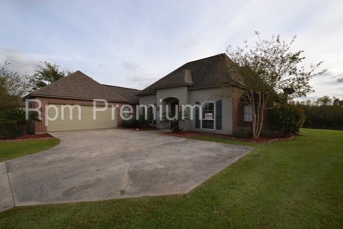 1662 Lake Pointe Ave - Photo 3 of 40