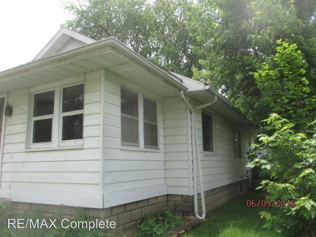 213 E Monroe St - Photo 2 of 25