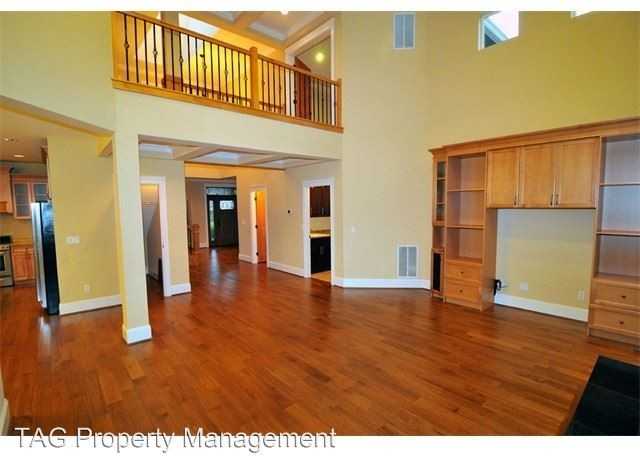 12634 NE 104th St - Photo 3 of 9