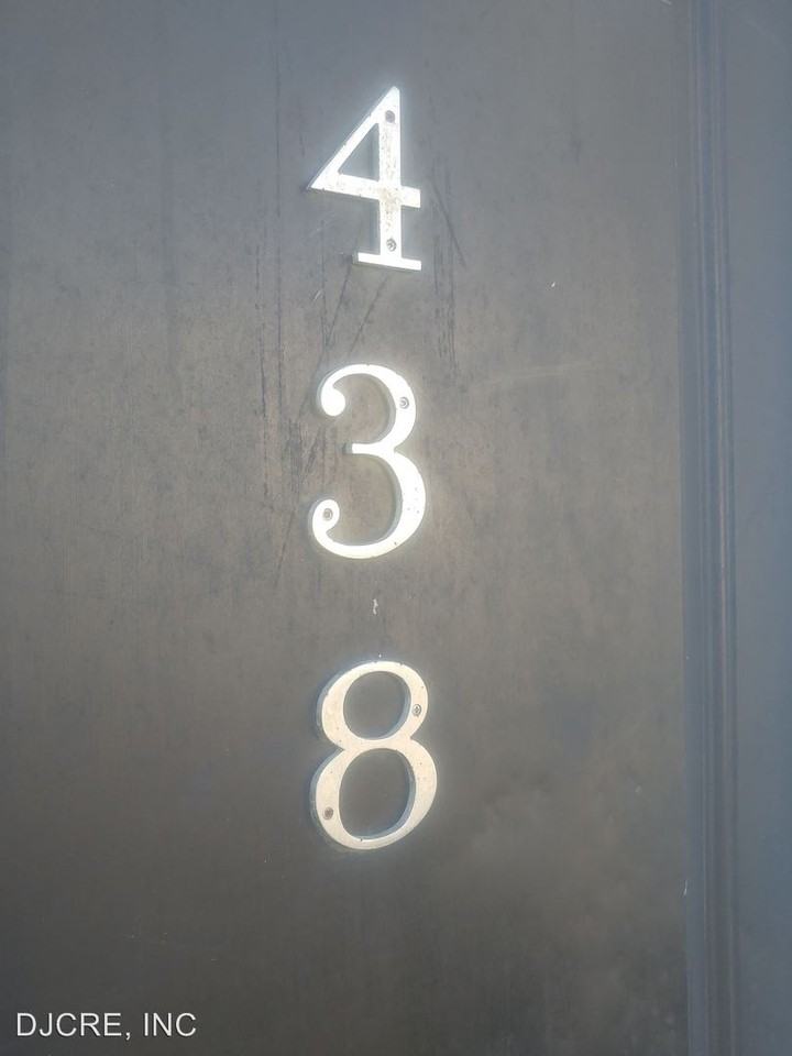 438 Sloan St - Photo 3 of 14