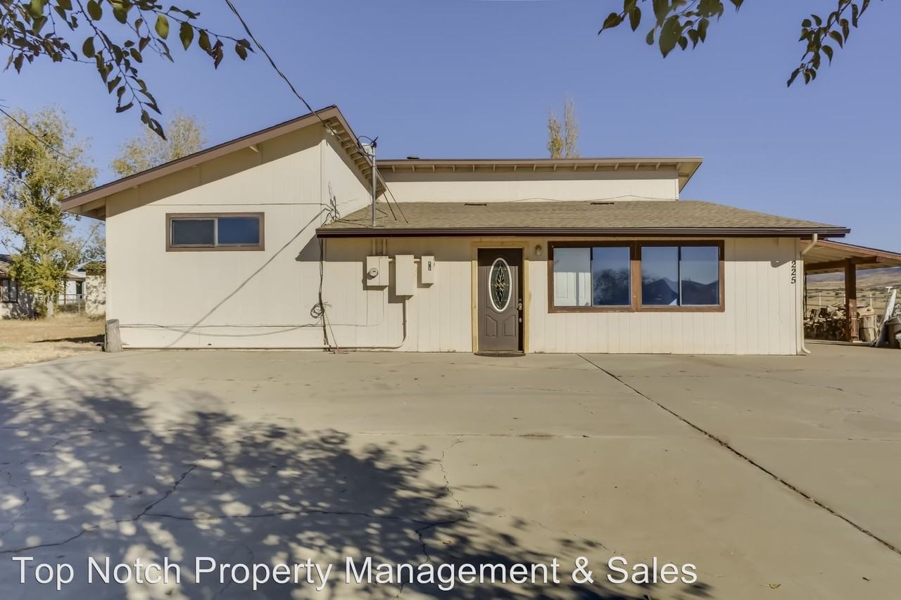 225 N Outback Rd - Photo 2 of 33