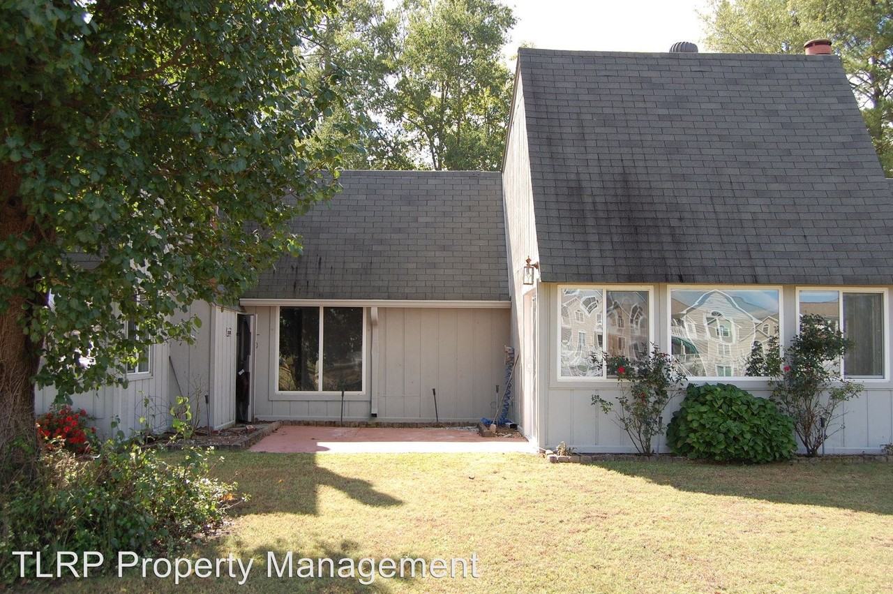 2480 Lobelia Rd - Photo 3 of 12