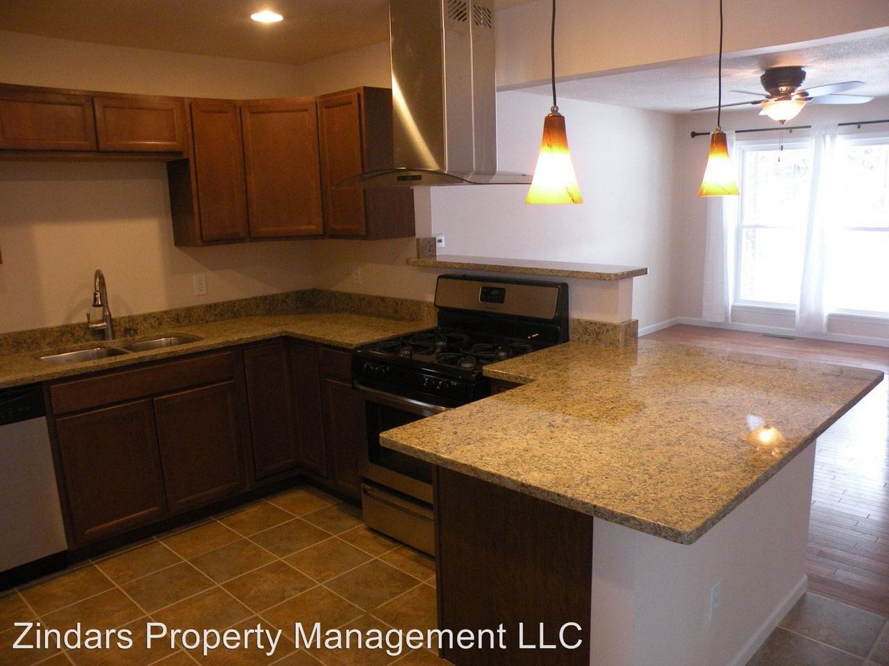 424 Center St - Photo 2 of 25