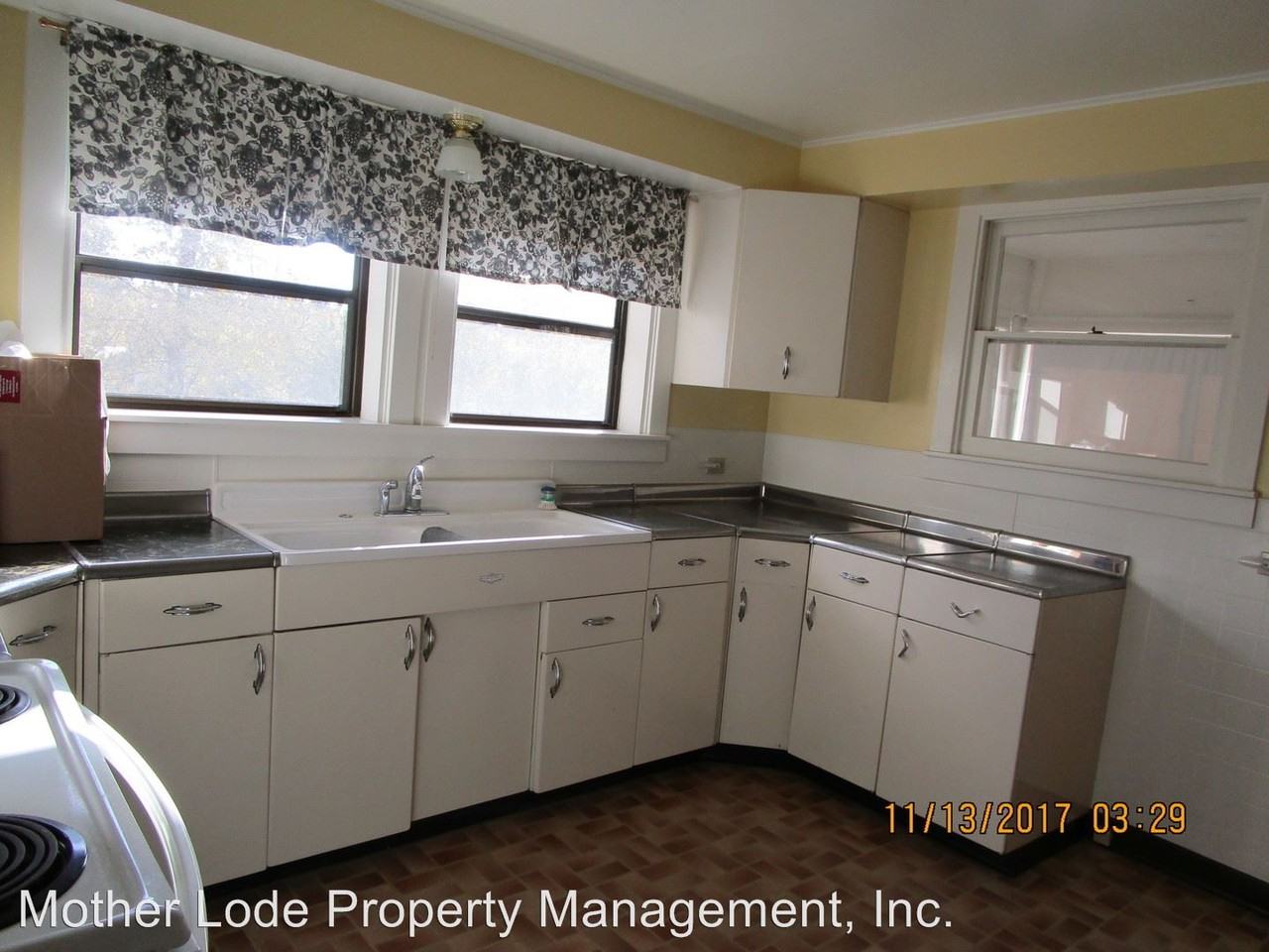 18748 Madrone St - Photo 3 of 11