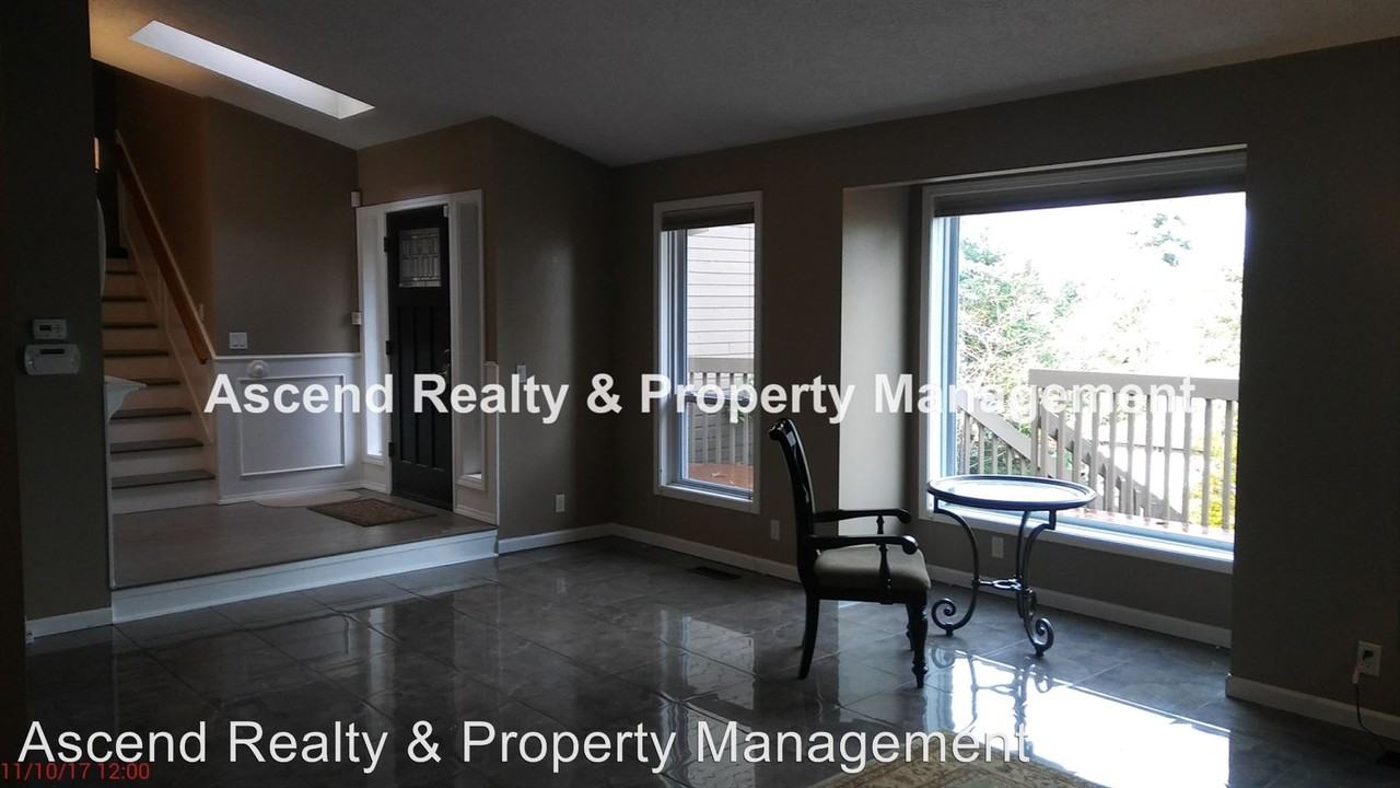 2750 Summit Pl - Photo 3 of 23